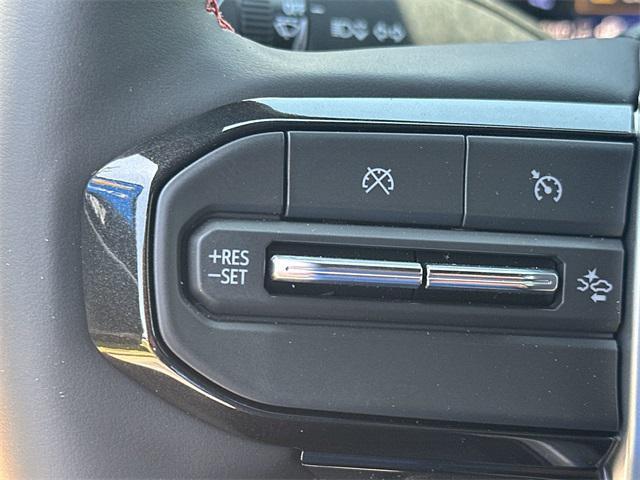 Photo of 2025 Summit White Chevrolet Colorado