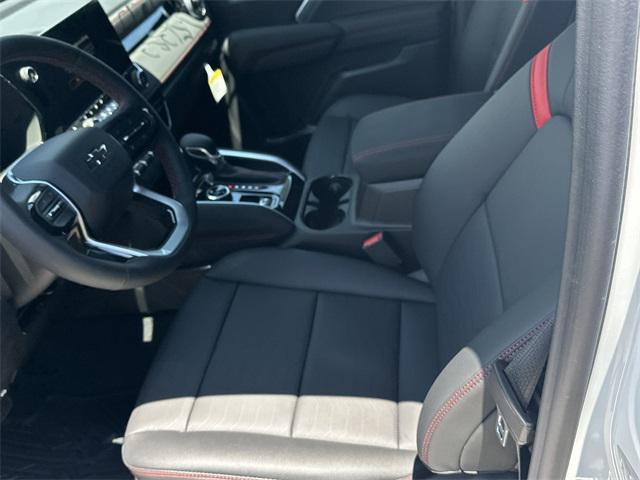 Photo of 2025 Summit White Chevrolet Colorado