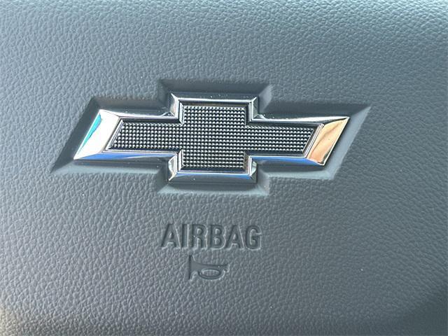Photo of 2025 Summit White Chevrolet Colorado
