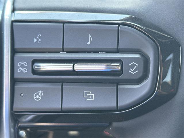 Photo of 2025 Summit White Chevrolet Colorado
