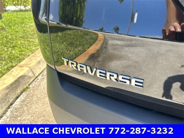Photo of 2023 Mosaic Black Metallic Chevrolet Traverse