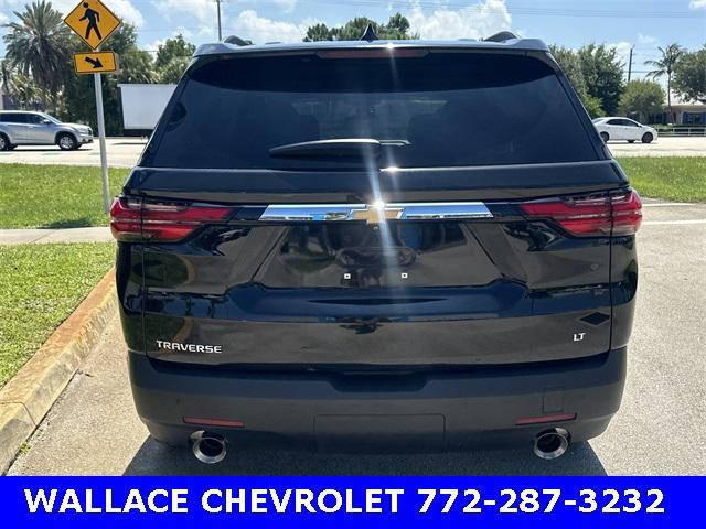 Photo of 2023 Mosaic Black Metallic Chevrolet Traverse