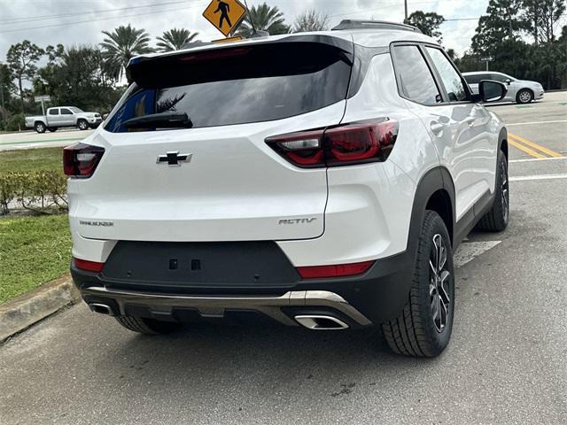 Photo of 2025 Iridescent Pearl Tricoat Chevrolet Trailblazer