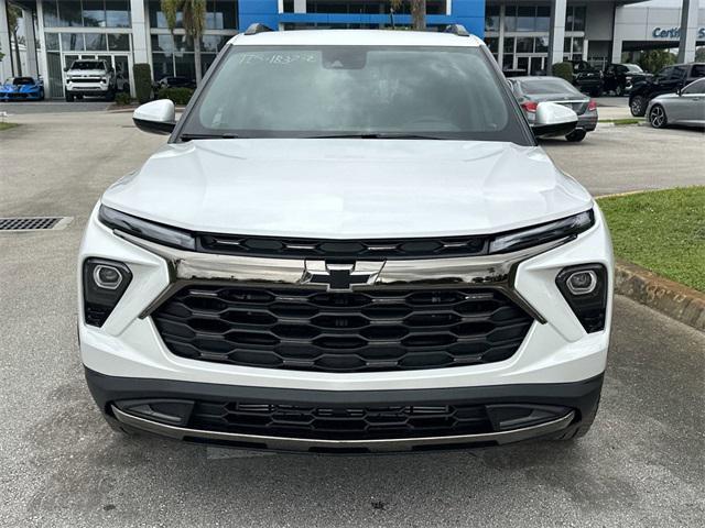 Photo of 2025 Iridescent Pearl Tricoat Chevrolet Trailblazer