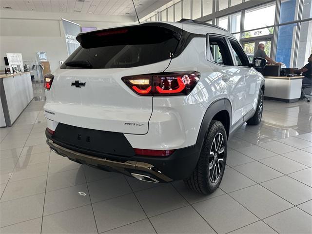 Photo of 2025 Iridescent Pearl Tricoat Chevrolet Trailblazer