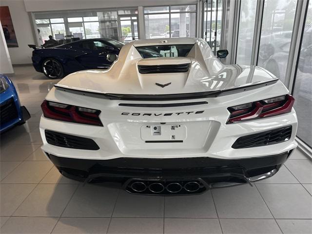 Photo of 2025 Arctic White Chevrolet Corvette
