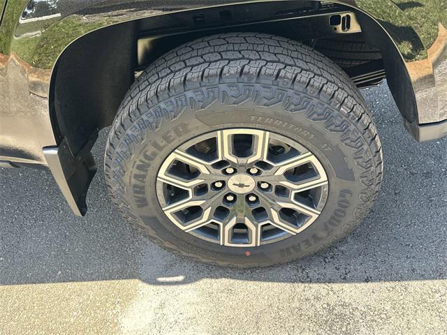 Photo of 2025 Black Chevrolet Colorado