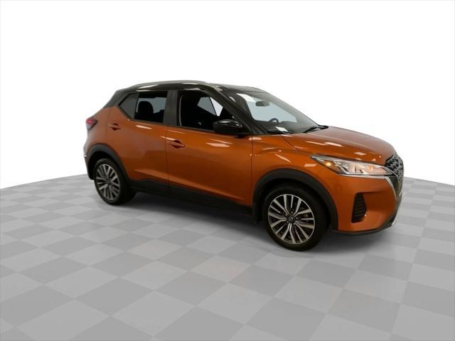Photo of 2023 Monarch Orange Metallic/Super Black Nissan Kicks