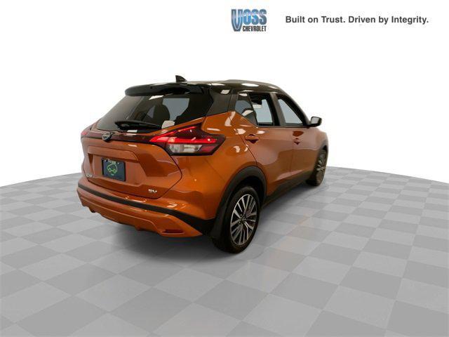 Photo of 2023 Monarch Orange Metallic/Super Black Nissan Kicks