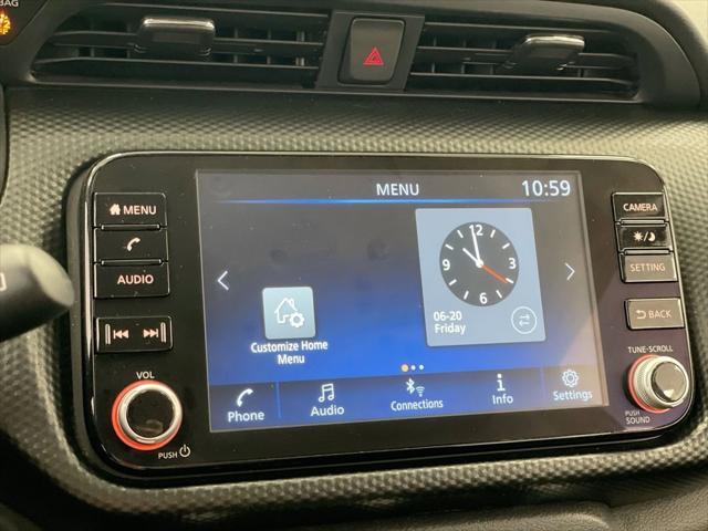 Photo of 2023 Monarch Orange Metallic/Super Black Nissan Kicks