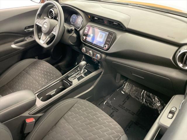 Photo of 2023 Monarch Orange Metallic/Super Black Nissan Kicks