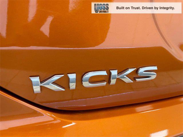 Photo of 2023 Monarch Orange Metallic/Super Black Nissan Kicks