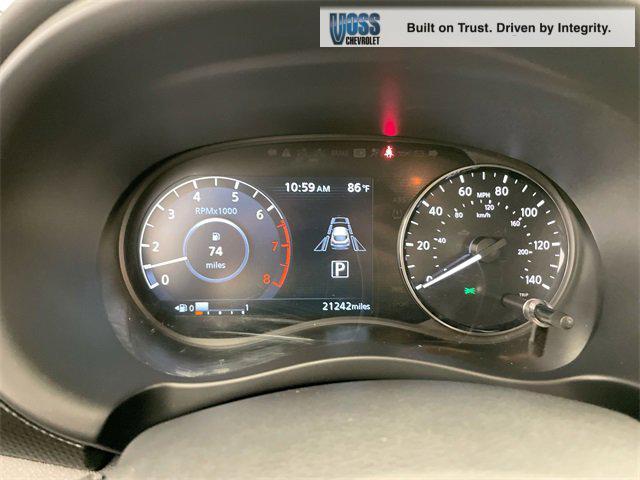 Photo of 2023 Monarch Orange Metallic/Super Black Nissan Kicks