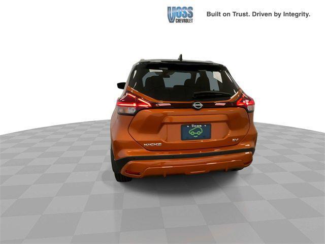Photo of 2023 Monarch Orange Metallic/Super Black Nissan Kicks