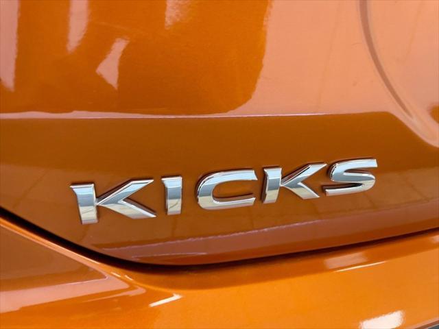 Photo of 2023 Monarch Orange Metallic/Super Black Nissan Kicks