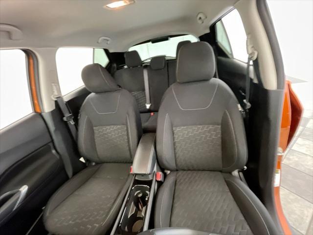 Photo of 2023 Monarch Orange Metallic/Super Black Nissan Kicks