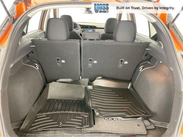 Photo of 2023 Monarch Orange Metallic/Super Black Nissan Kicks