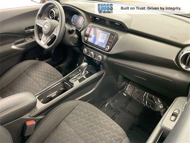 Photo of 2023 Monarch Orange Metallic/Super Black Nissan Kicks