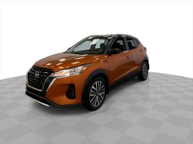 Photo of 2023 Monarch Orange Metallic/Super Black Nissan Kicks