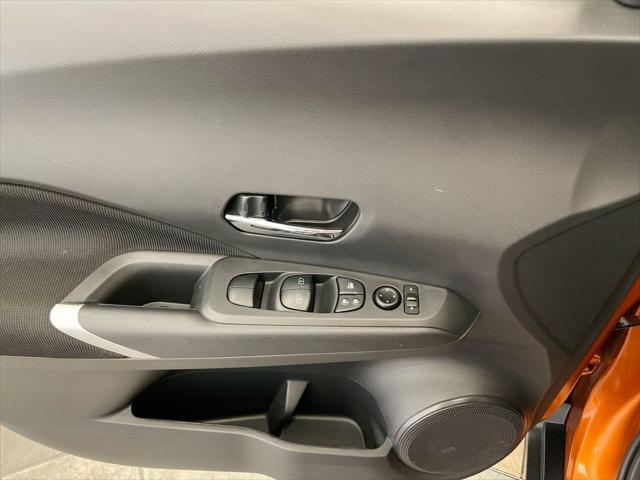 Photo of 2023 Monarch Orange Metallic/Super Black Nissan Kicks