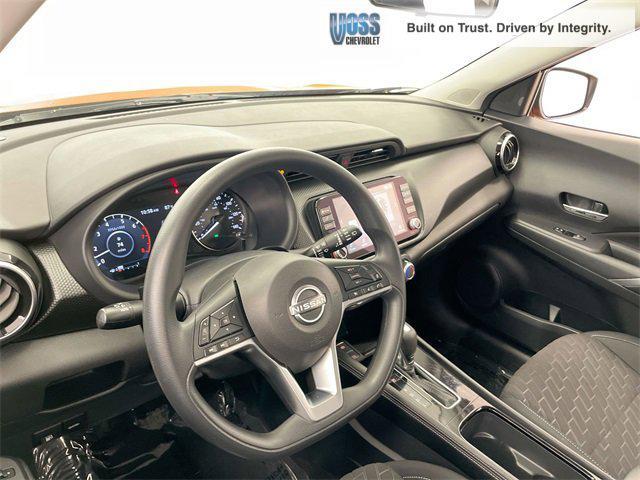 Photo of 2023 Monarch Orange Metallic/Super Black Nissan Kicks