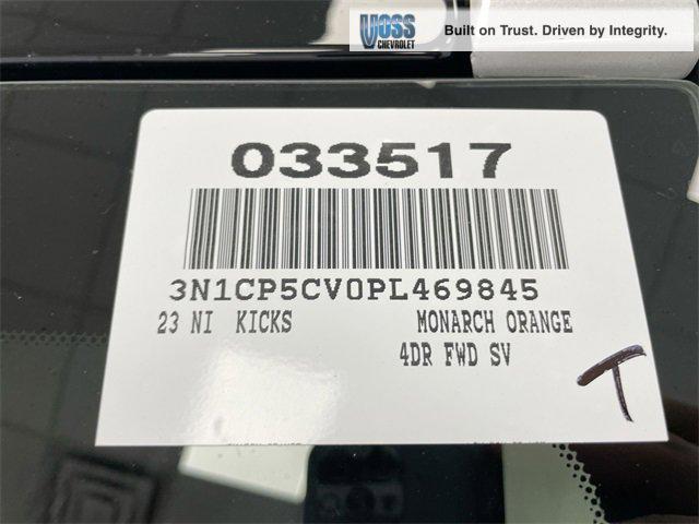 Photo of 2023 Monarch Orange Metallic/Super Black Nissan Kicks