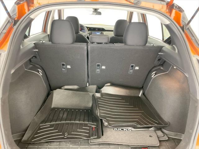 Photo of 2023 Monarch Orange Metallic/Super Black Nissan Kicks