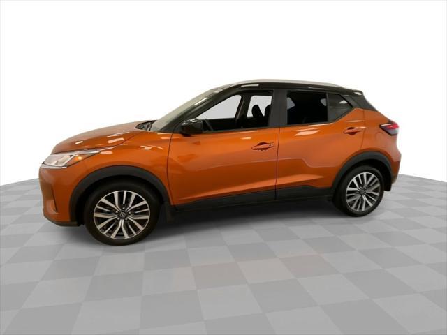 Photo of 2023 Monarch Orange Metallic/Super Black Nissan Kicks