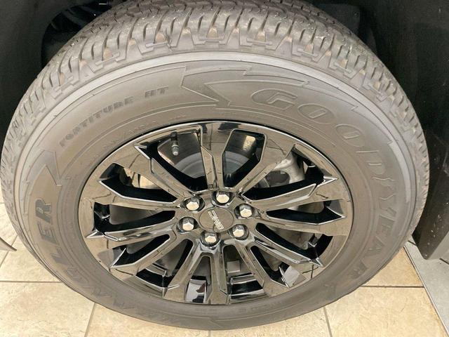 Photo of 2022 Dynamic Blue Metallic GMC Canyon
