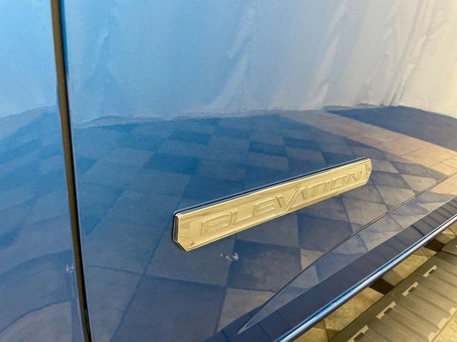 Photo of 2022 Dynamic Blue Metallic GMC Canyon