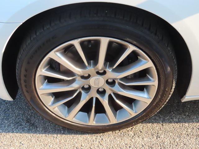 Photo of 2018 Crystal White Tricoat Cadillac CT6