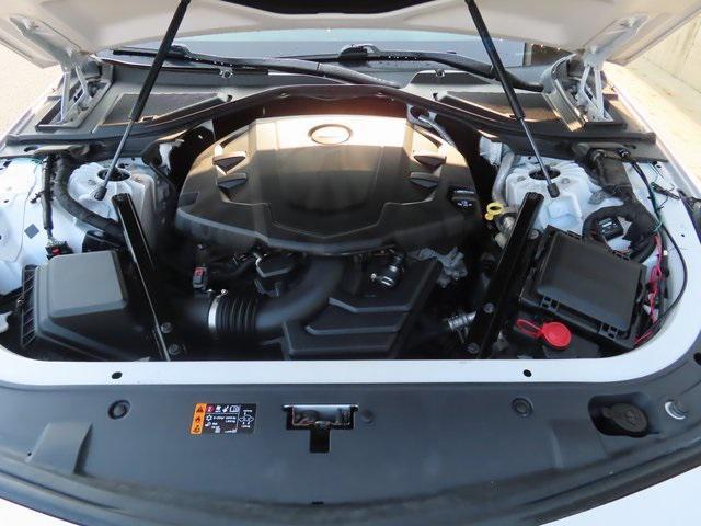 Photo of 2018 Crystal White Tricoat Cadillac CT6