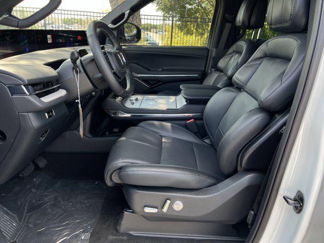 Photo of 2025 Pristine White Metallic Tri-Coat Lincoln Navigator