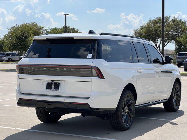 Photo of 2025 Pristine White Metallic Tri-Coat Lincoln Navigator