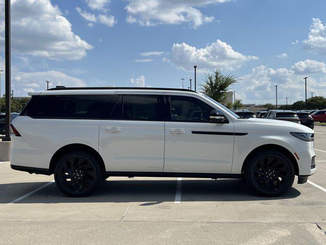 Photo of 2025 Pristine White Metallic Tri-Coat Lincoln Navigator