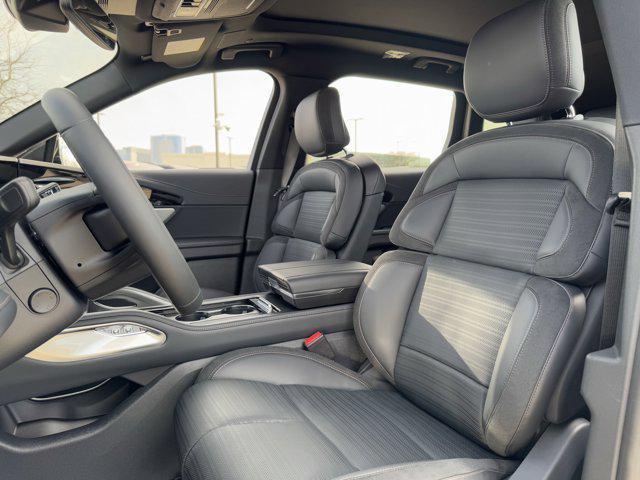 Photo of 2025 Infinite Black Metallic Clearcoat Lincoln Nautilus