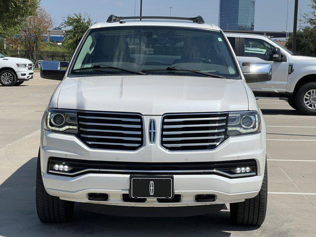 Photo of 2017 White Platinum Metallic Tri-Coat Lincoln Navigator