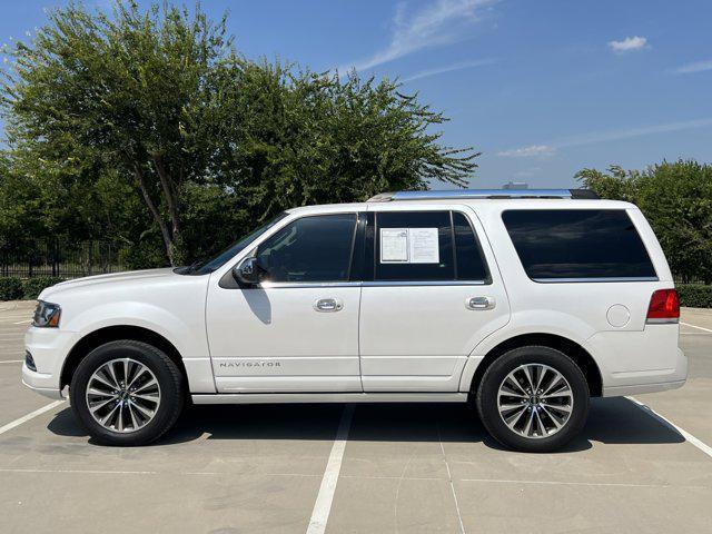 Photo of 2017 White Platinum Metallic Tri-Coat Lincoln Navigator