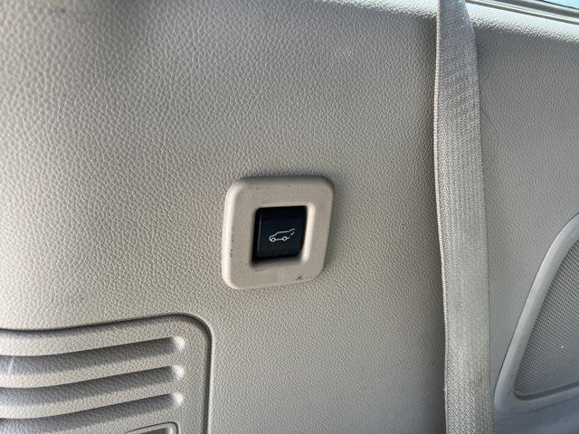 Photo of 2017 White Platinum Metallic Tri-Coat Lincoln Navigator