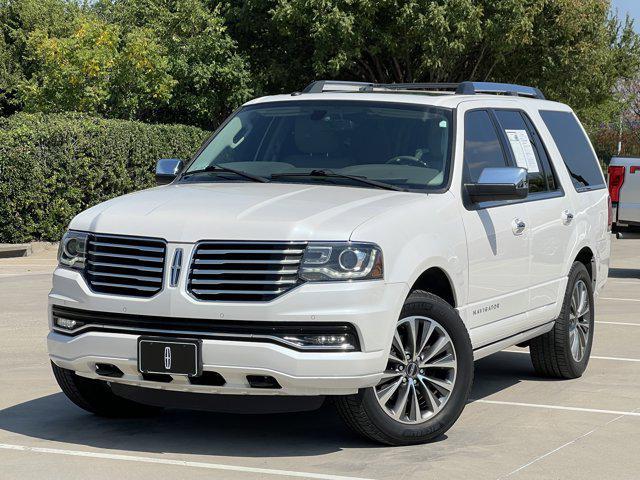Photo of 2017 White Platinum Metallic Tri-Coat Lincoln Navigator