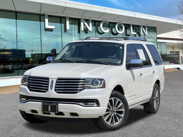 Photo of 2017 White Platinum Metallic Tri-Coat Lincoln Navigator