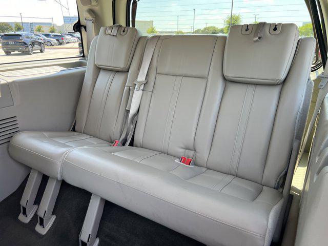 Photo of 2017 White Platinum Metallic Tri-Coat Lincoln Navigator