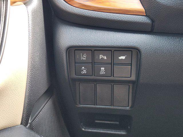 Photo of 2022 Platinum White Pearl Honda CR-V Hybrid