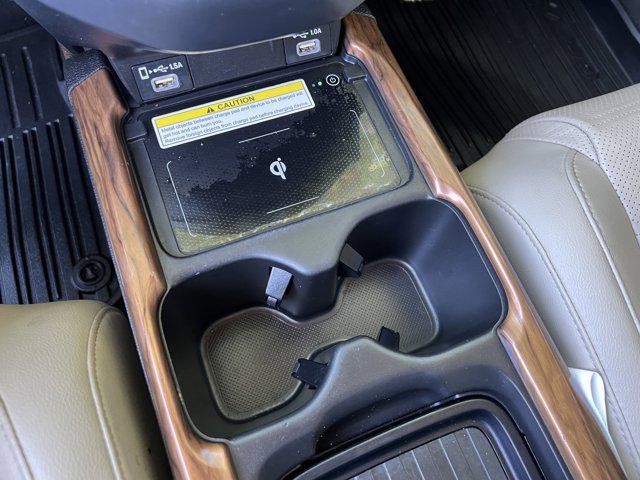 Photo of 2022 Platinum White Pearl Honda CR-V Hybrid
