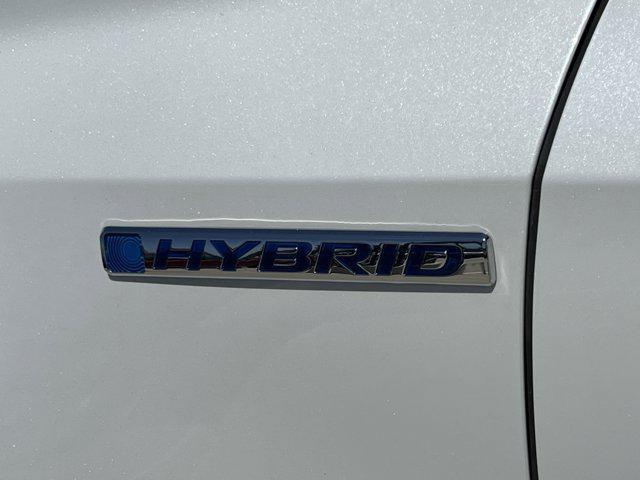 Photo of 2022 Platinum White Pearl Honda CR-V Hybrid