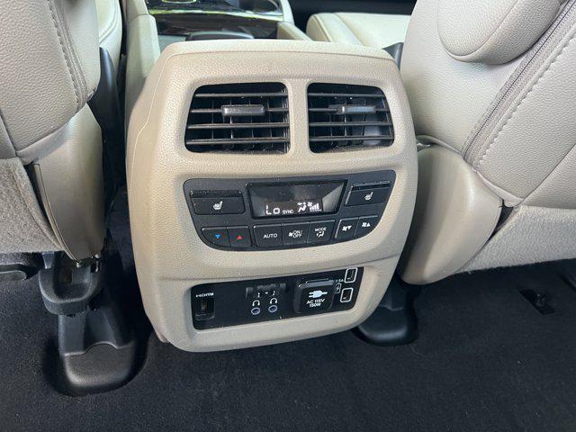 Photo of 2019 White Diamond Pearl Honda Pilot
