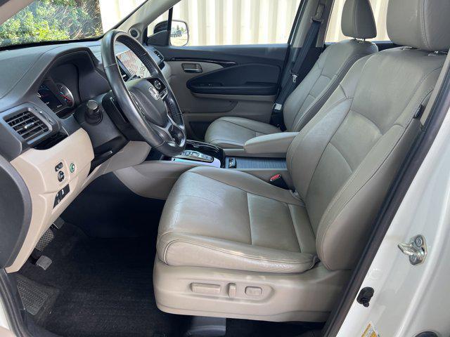 Photo of 2019 White Diamond Pearl Honda Pilot