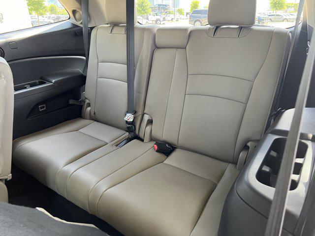 Photo of 2019 White Diamond Pearl Honda Pilot