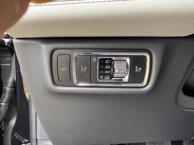 Photo of 2025 Infinite Black Metallic Clearcoat Lincoln Aviator
