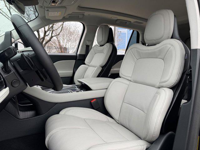 Photo of 2025 Infinite Black Metallic Clearcoat Lincoln Aviator